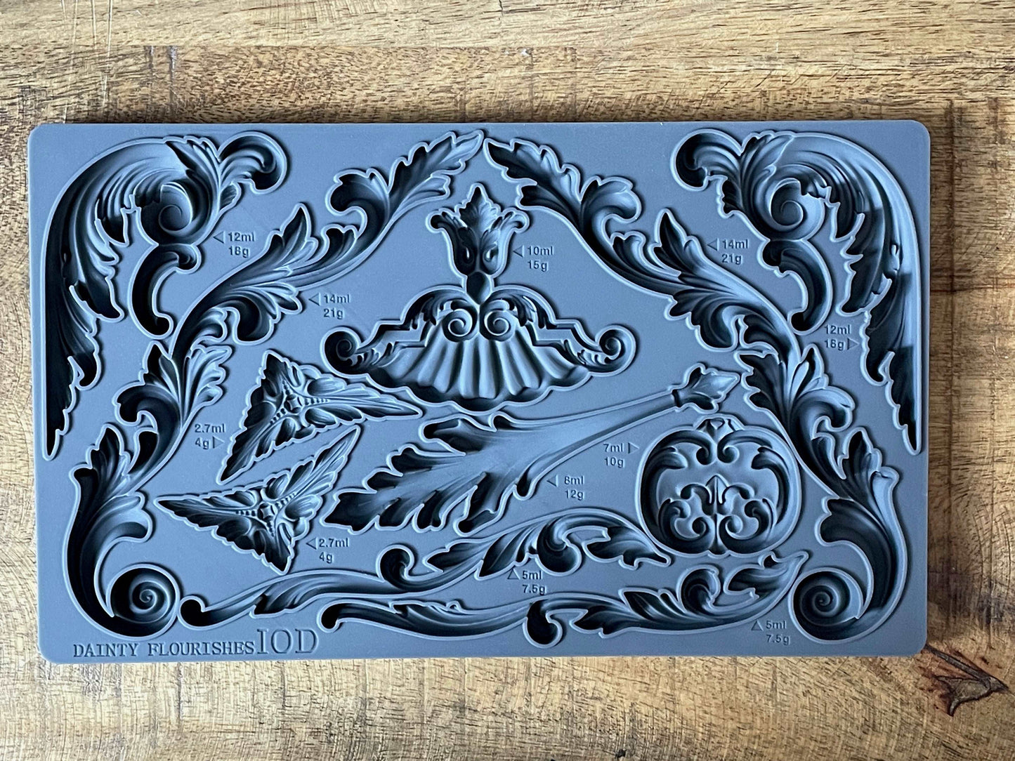 Dainty Flourishes Mould