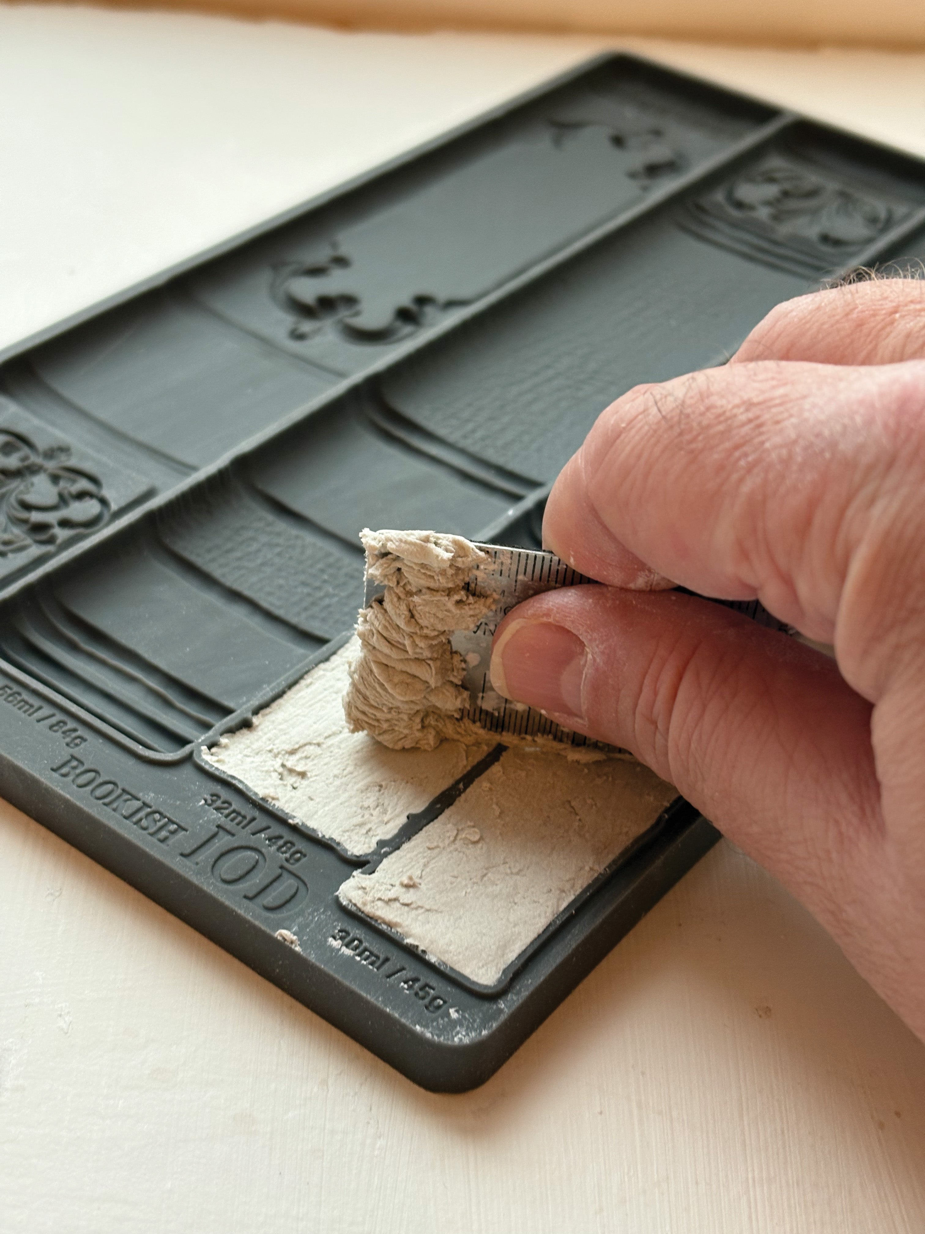 IOD Bookish Mould 6x10