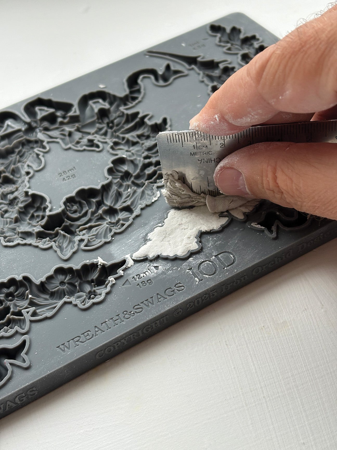 IOD Wreath& Swags Mould 6x10