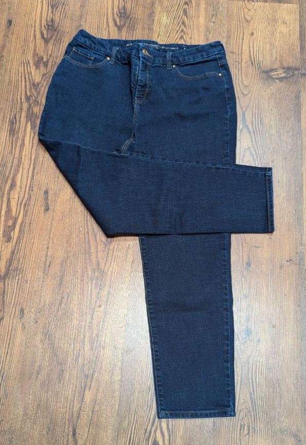 Chico's Girlfriend Jeans SZ: 2R - Blue Moon Vintage Mercantile